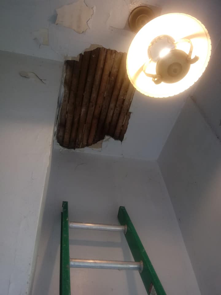 Damage Ceiling — Hammond, IN — Bob's Plastering & Painting