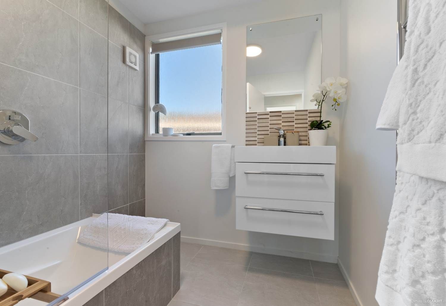 bathoom by Neda Builda