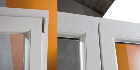 particolare di una finestra in PVC