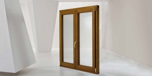 finestra in legno a due ante