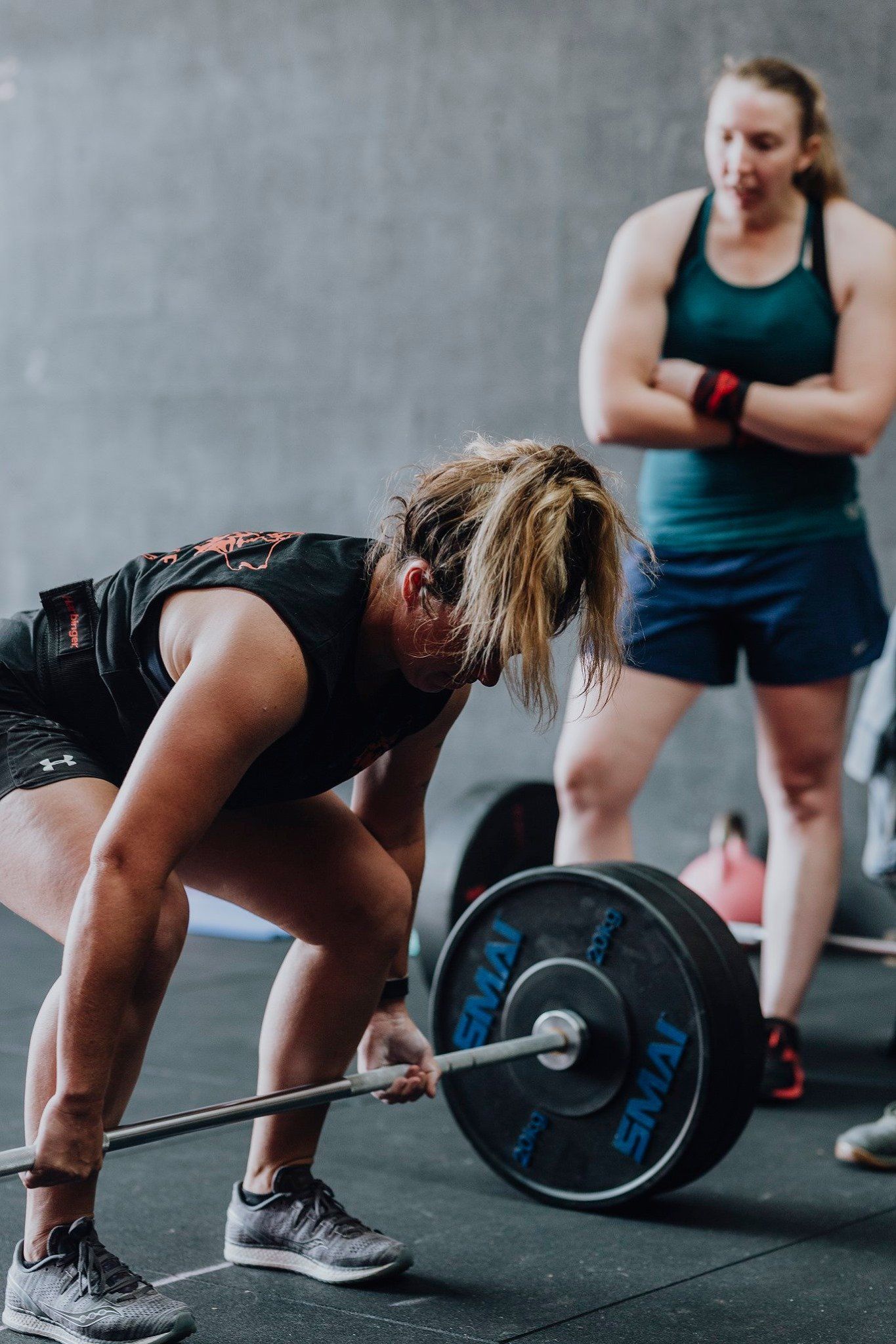 Woman weight lifing image for CrossFit