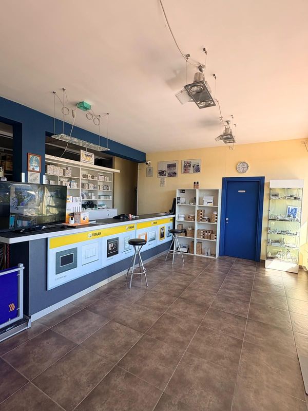 Magazzino e vendita di materiale elettrico