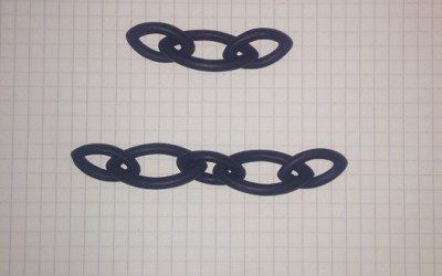 Delle componenti in ebano di un bracciale