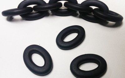 Anelli e bracciale realizzati in ebano