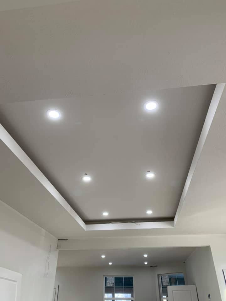 A living room with a ceiling that has a lot of lights on it.