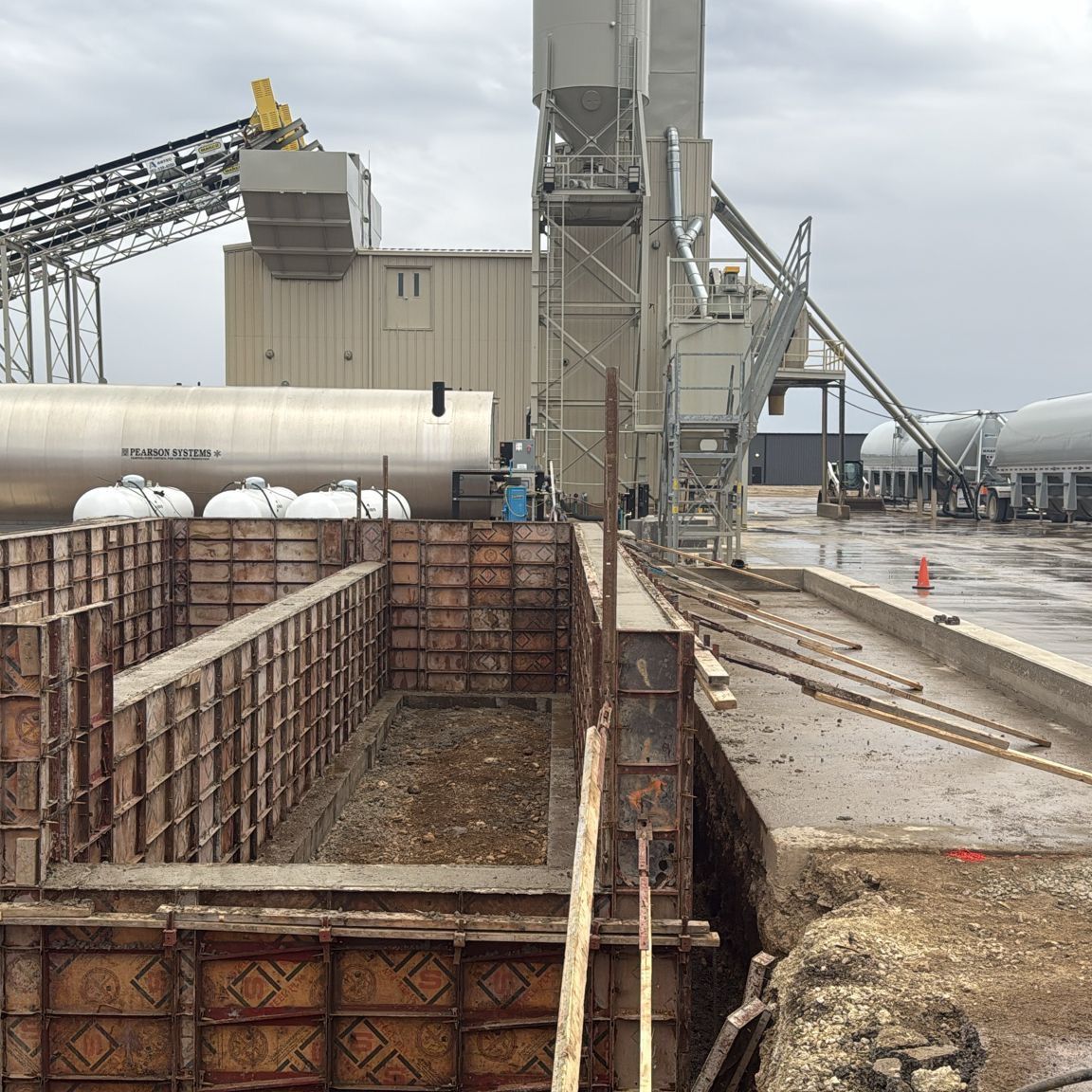 A construction site with a large building in the background