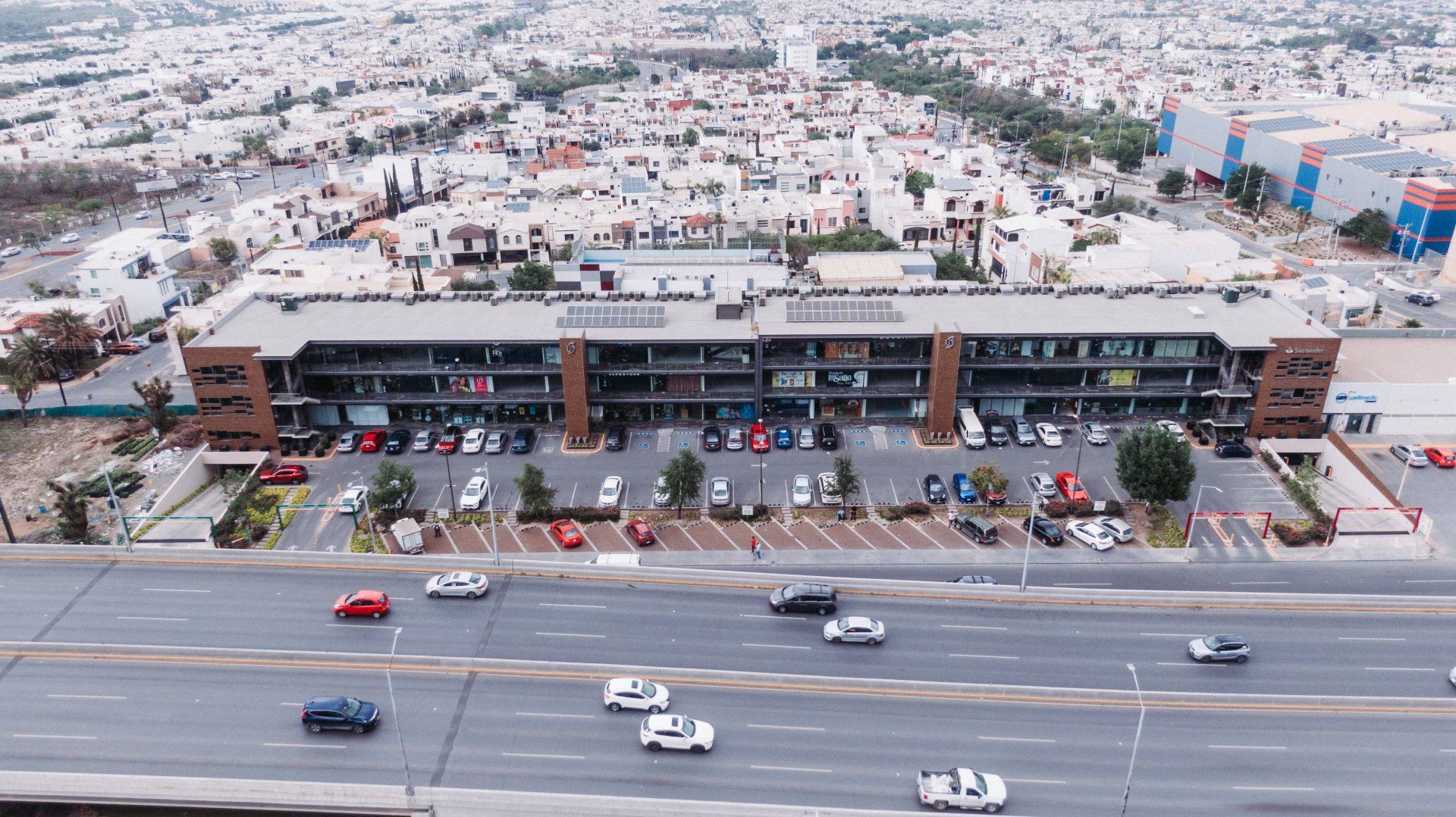 Strip Center, desarrollo urbano, comercios zona residencial