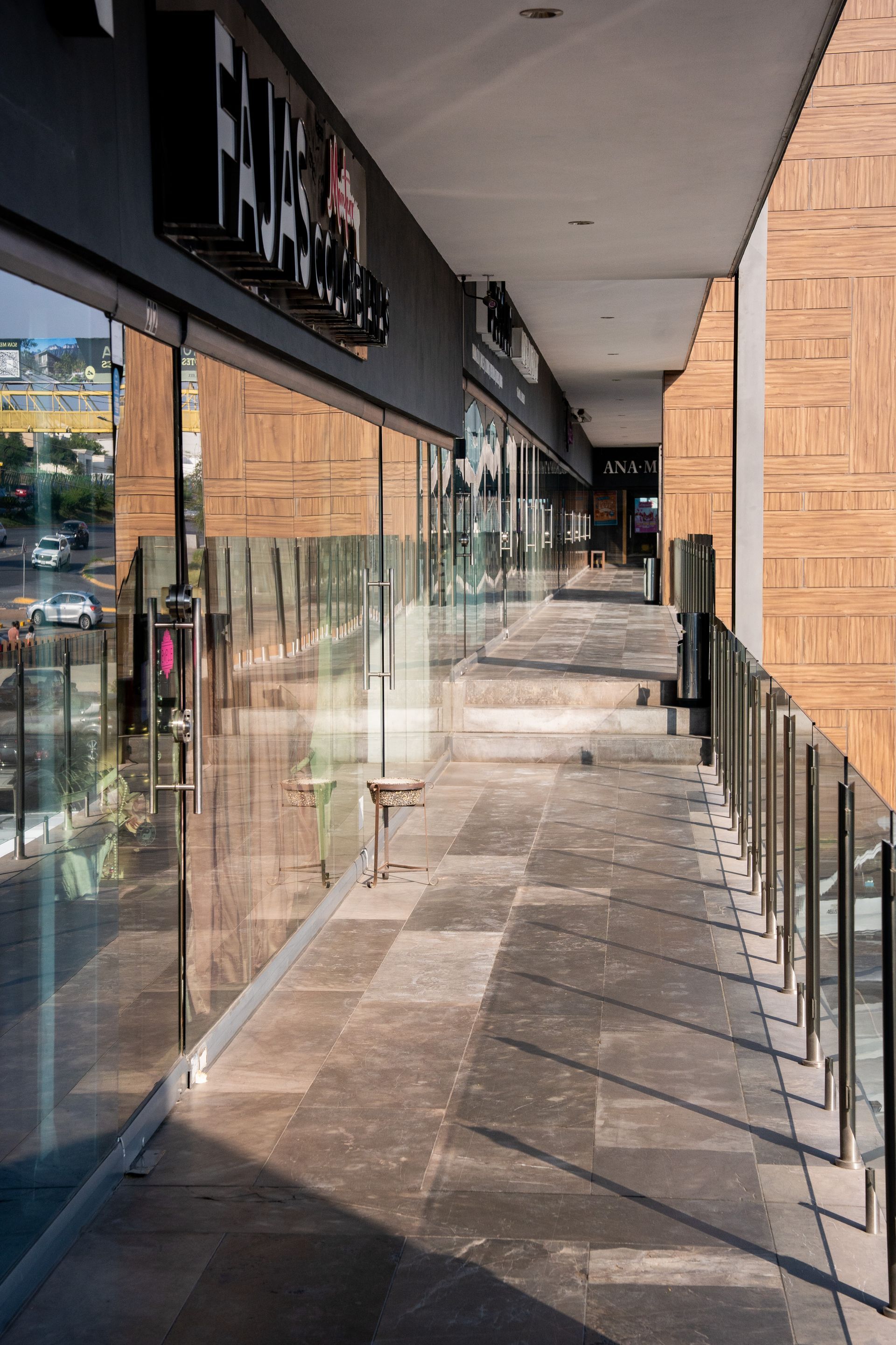 Locales Comerciales con Punto de Venta Estratégico