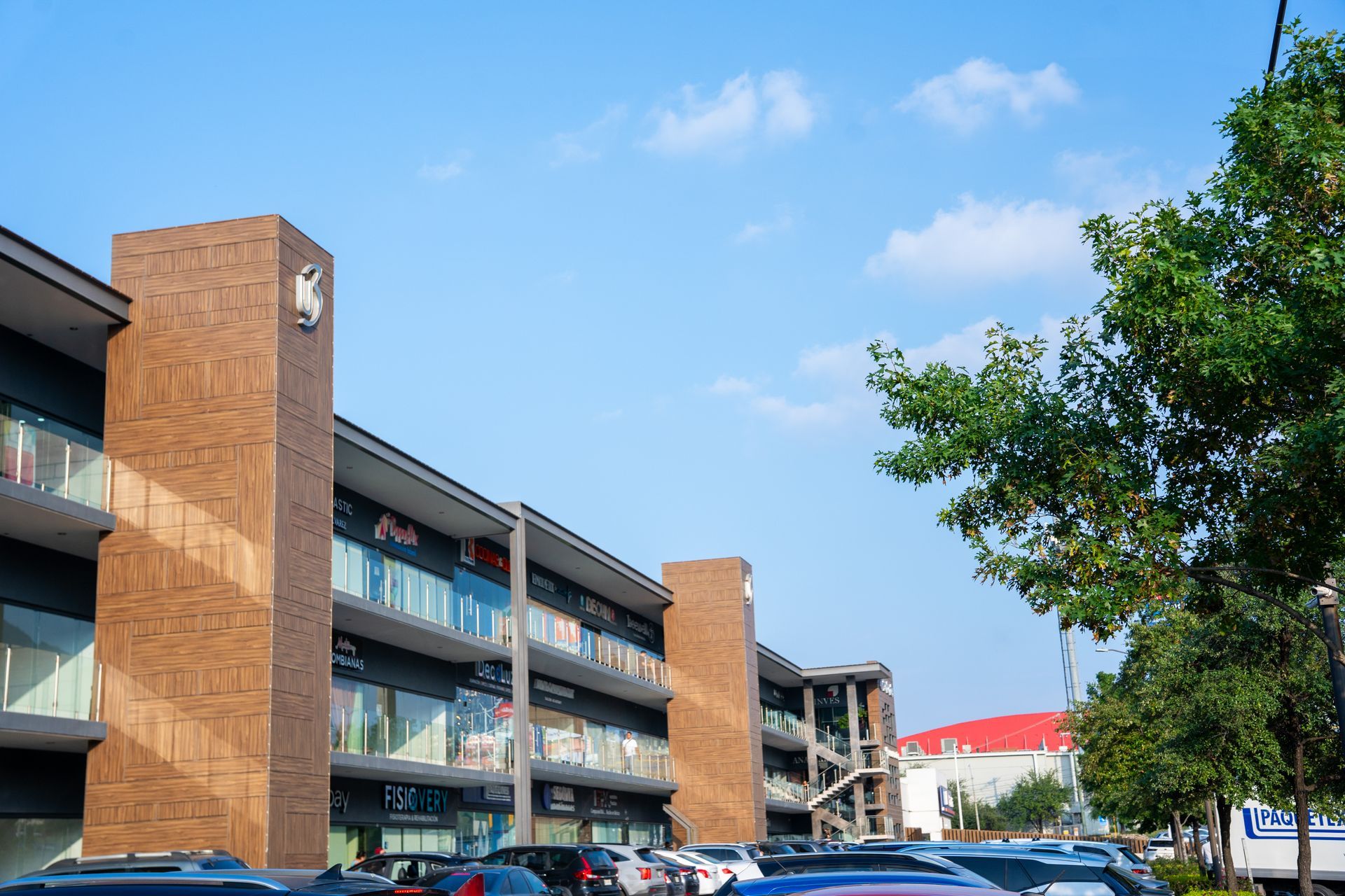 Locales Comerciales en Cumbres Innovadores: Espacios que Transforman tu Negocio