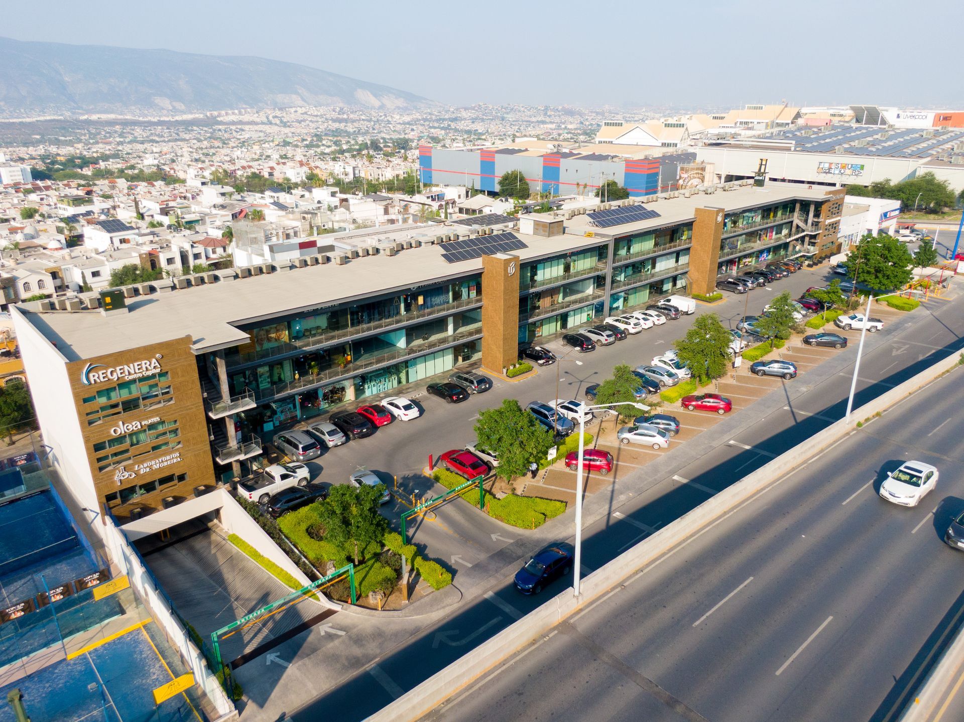 Alquiler de Locales con concepto único en Cumbres U3 Plaza centro comercial 