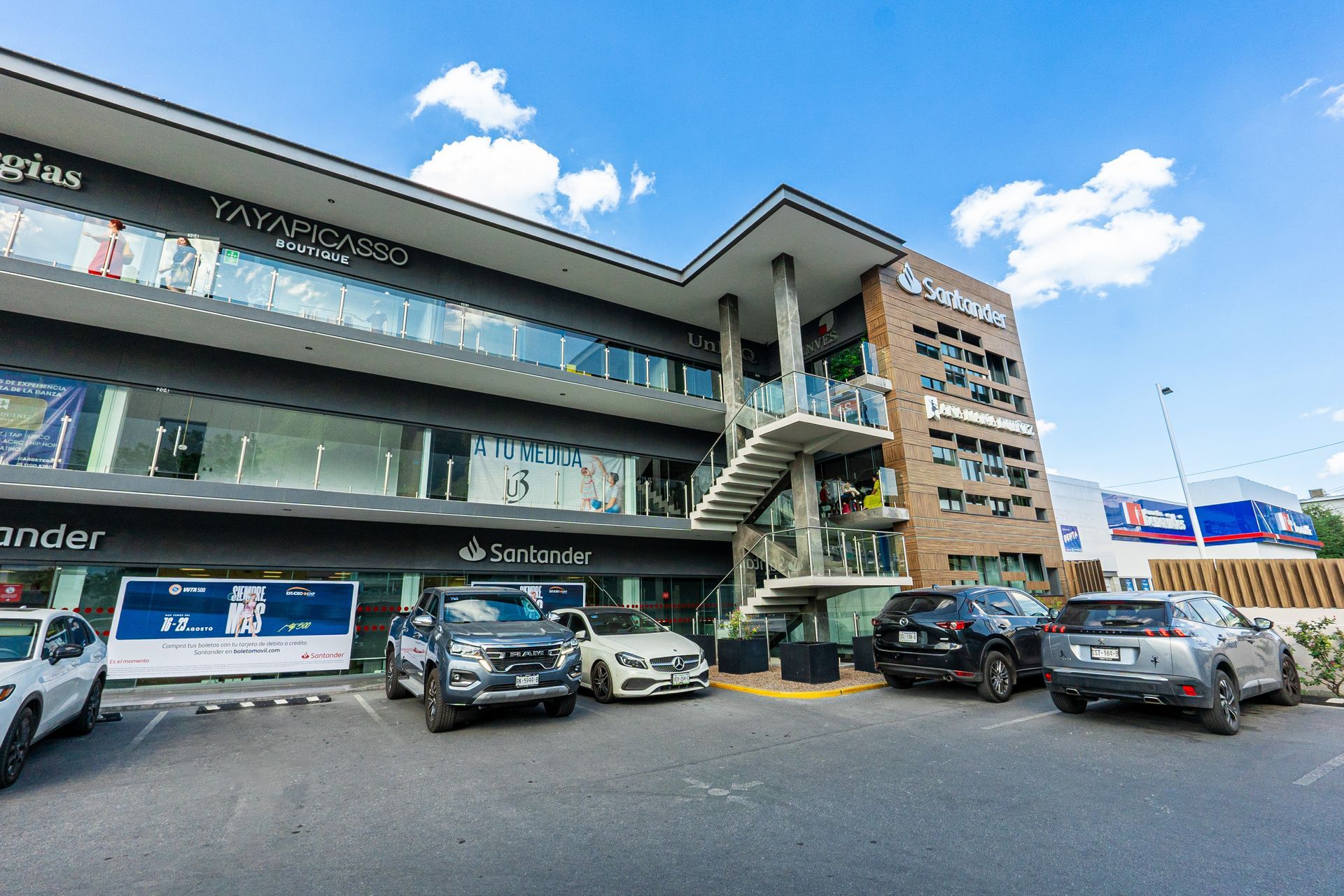 Renta de locales comerciales en U3 plaza. 