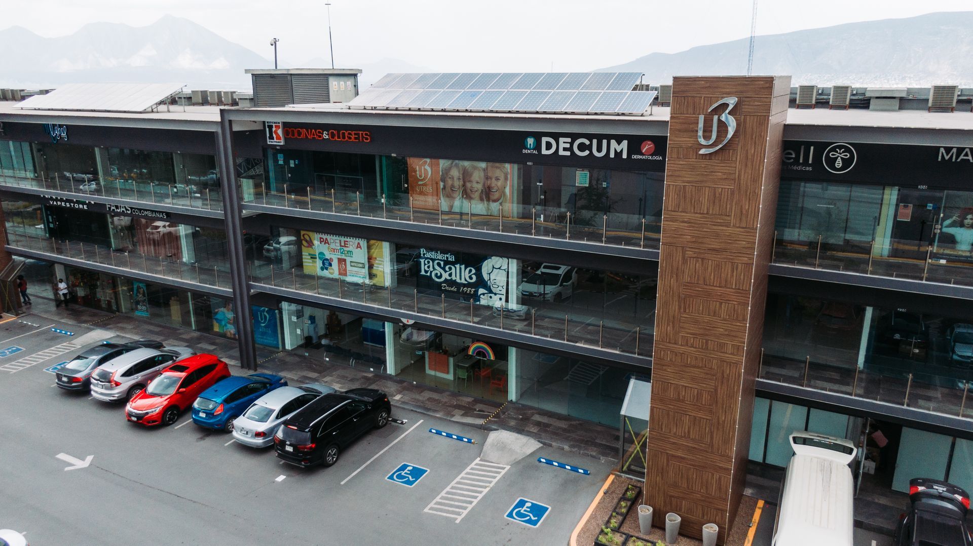 Stripcenter en Monterrey: El Futuro de los Locales Comerciales Innovadores