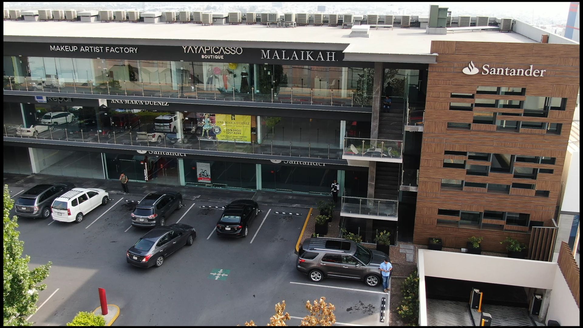 Espacios Comerciales en Cumbres: Diseño y Flexibilidad para tu Negocio