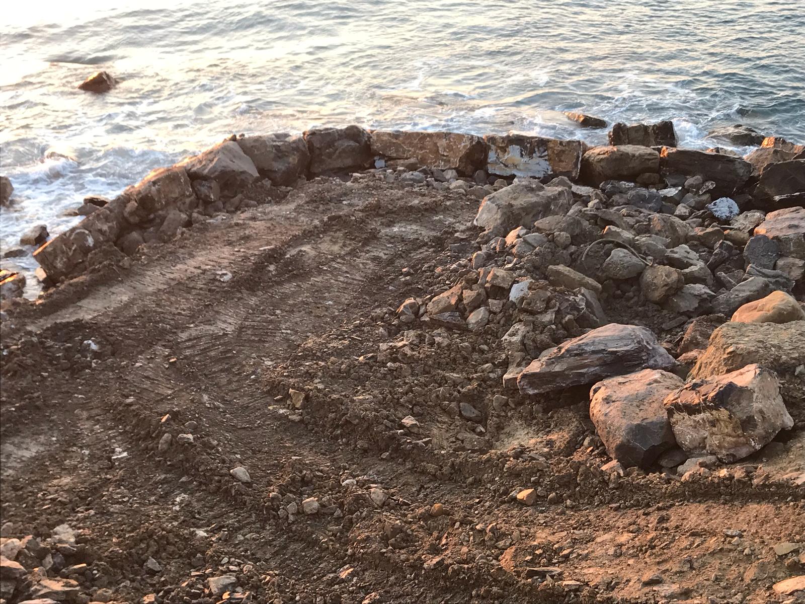 movimento terra in spiaggia