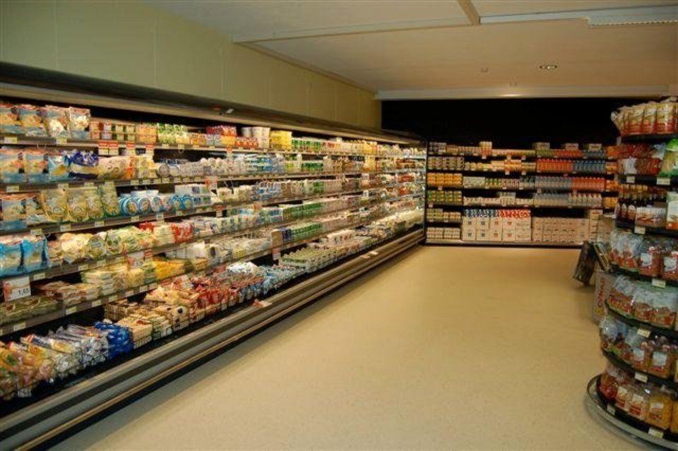 reparto latticini di un supermercato