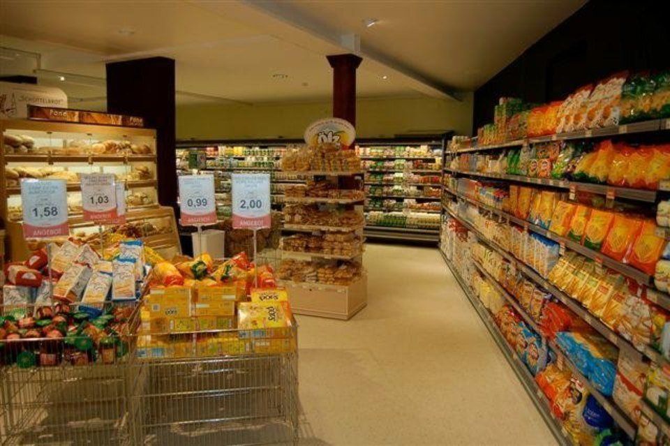 reparto di un supermercato con offerte