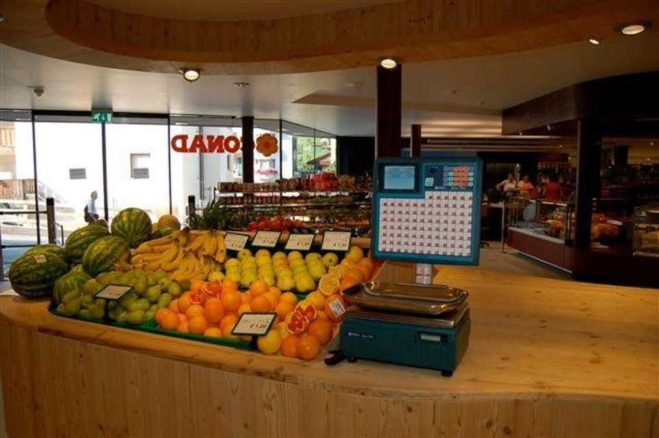 bilancia in un reparto ortofrutta