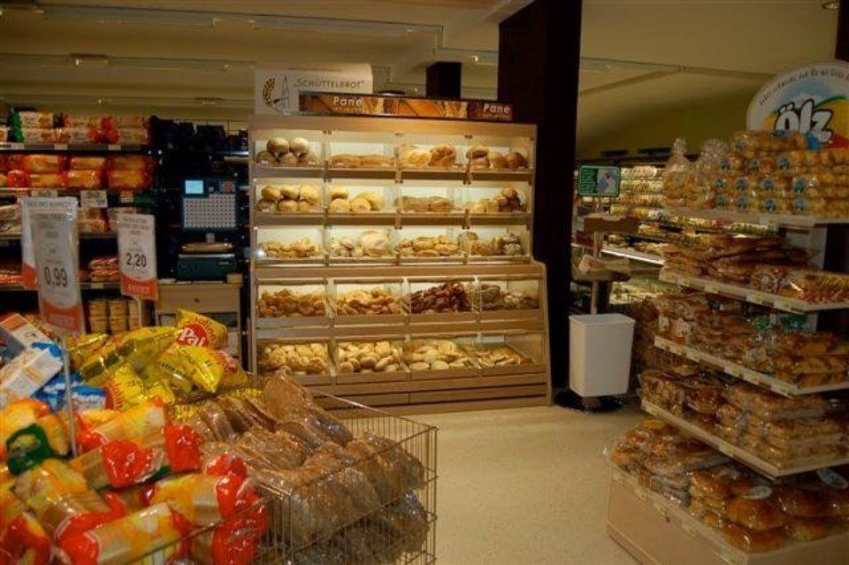 reparto di un supermercato con pane fresco