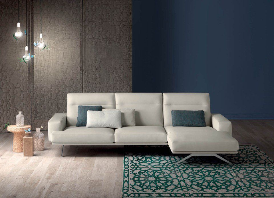 divano in pelle moderno