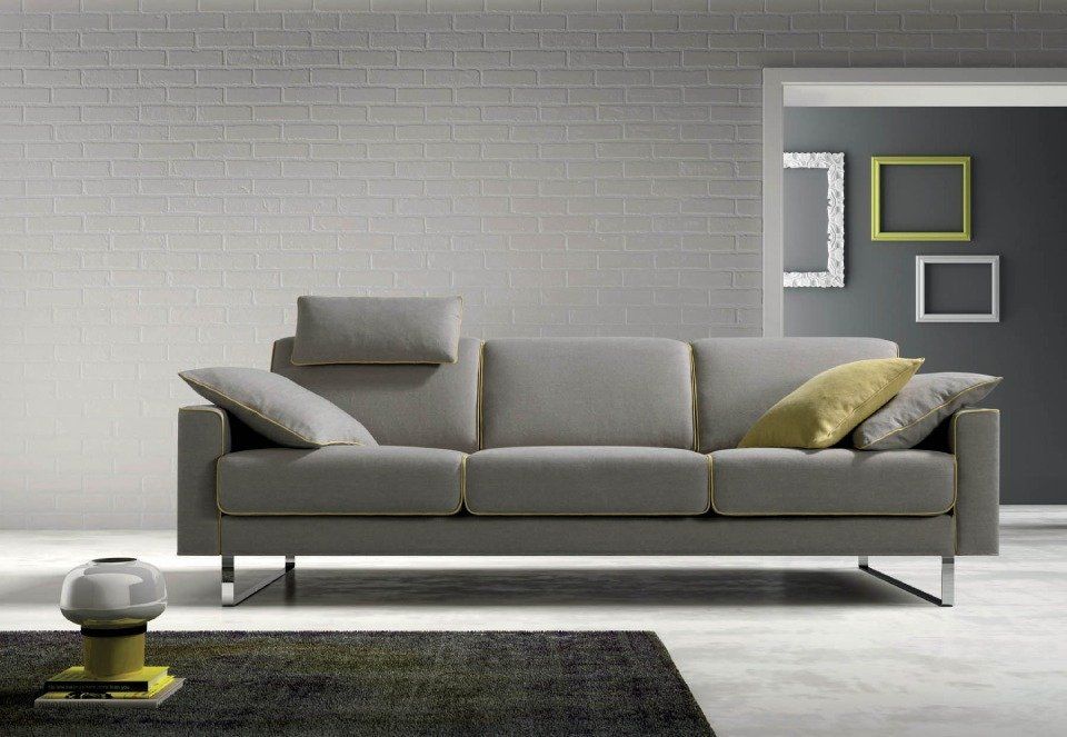 divano in tessuto dal design moderno