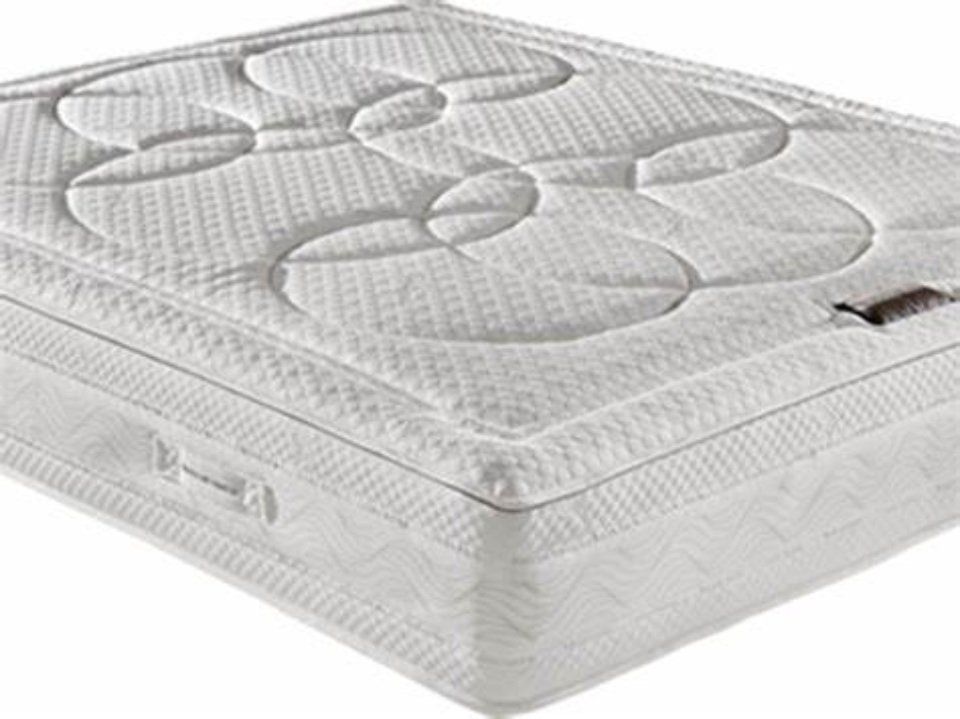 materasso per letto matrimoniale esposto in negozio