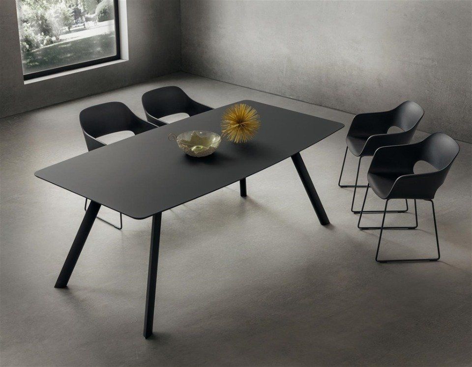 tavolo satinato con sedie abbinate