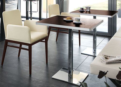 Un pannello in legno per l'arredamento di interni