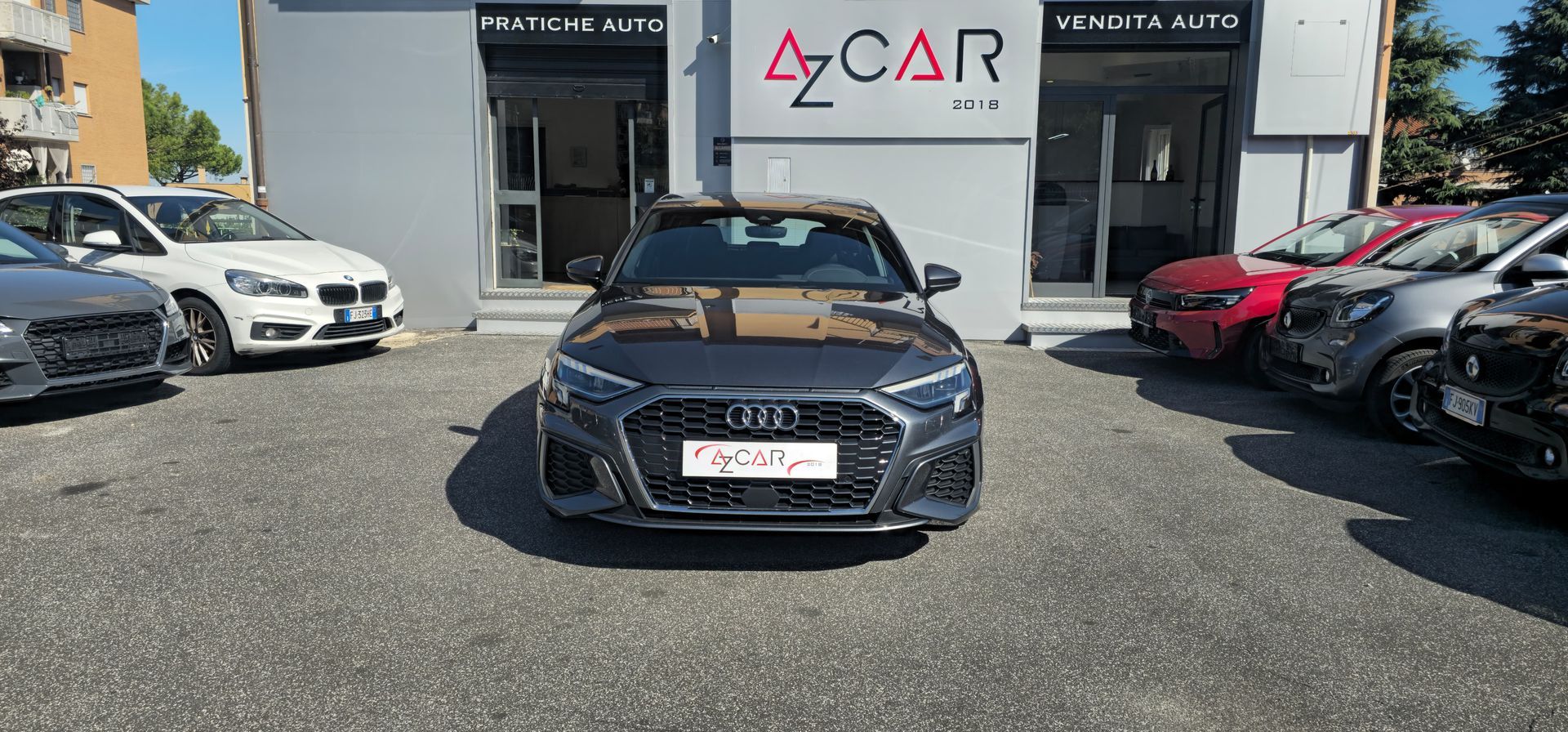 Bracciolo
Chiusura centralizzata senza chiave
Climatizzatore automatico, 2 zone
Parabrezza riscaldato
Sensore di luminosità
Sensore di pioggia
Sistema di navigazione
Specchietti laterali elettrici
Start/Stop Automatico
Volante in pelle
Intrattenimento / Media
Android Auto
Apple CarPlay
Autoradio
Bluetooth
MP3
Schermo multifunzione interamente digitale
Sound system
USB
Vivavoce
Sicurezza
Adaptive Cruise Control
Airbag conducente
Airbag laterali
Airbag passeggero
Airbag testa
Antifurto
Assistente abbaglianti
Controllo elettronico della corsia
Fari LED
Fari di profondità antiabbagliamento
Fari full-LED
Frenata d'emergenza assistita
Immobilizzatore elettronico
Isofix
Servosterzo
Sistema di avviso di distanza
Sistema di chiamata d'emergenza
Sistema di controllo pressione pneumatici
Extra
Cerchi in lega
Freno di stazionamento elettrico
Spoiler
Touch screen
Colore e interni
Colore
Grigio
Tipo di vernice
Metallizzato
Colore finiture interne
Grigio
Materiale
Stoffa