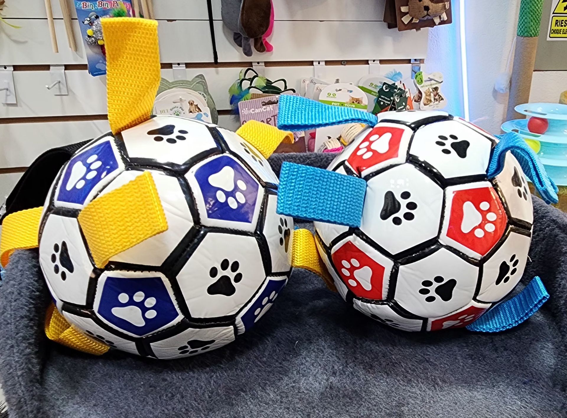 Pelota de Cuerina con Tiras para Mascotas