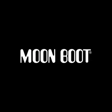 Logo Moon Boot en blanc sur fond noir.