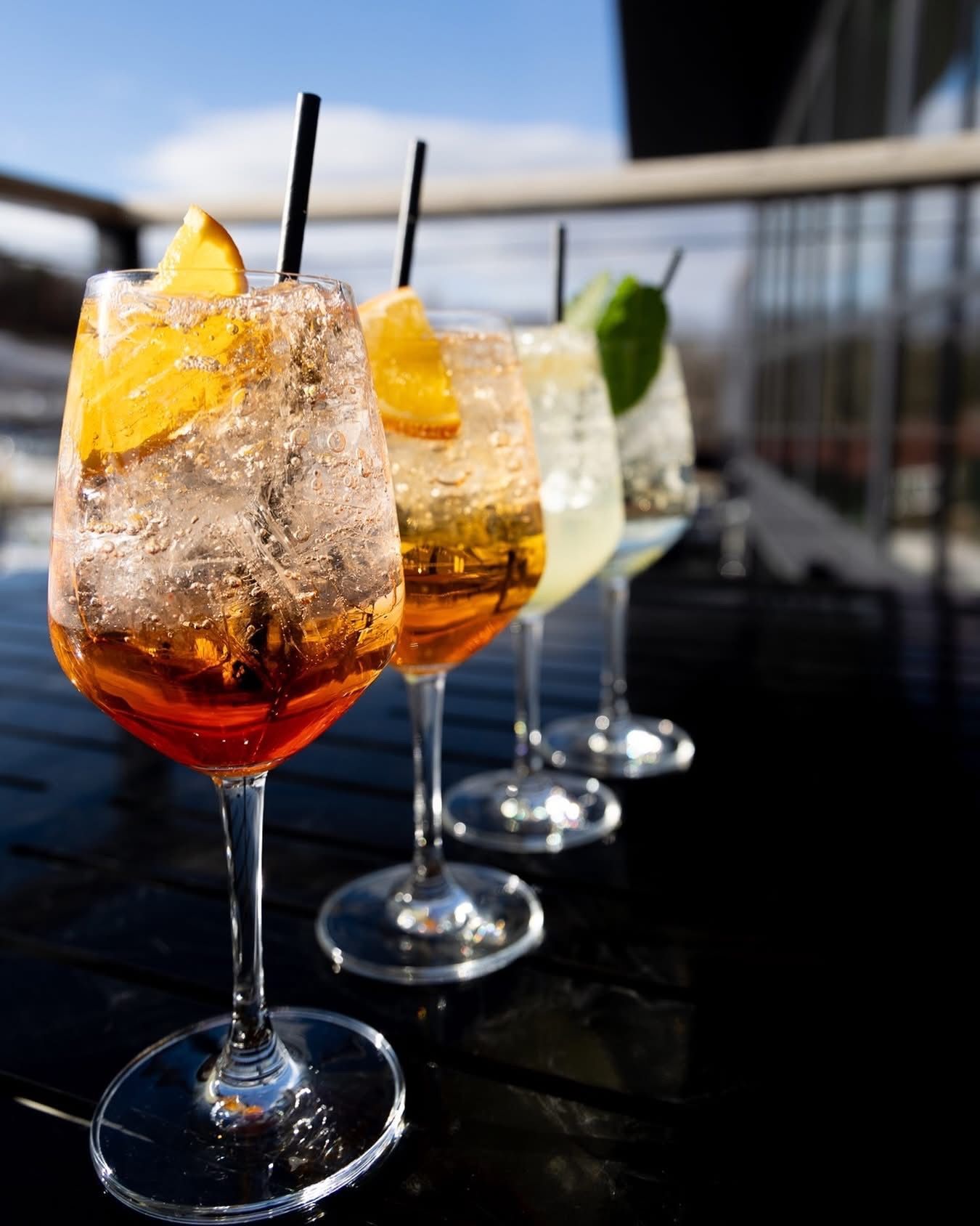 bar cocktails with fruits