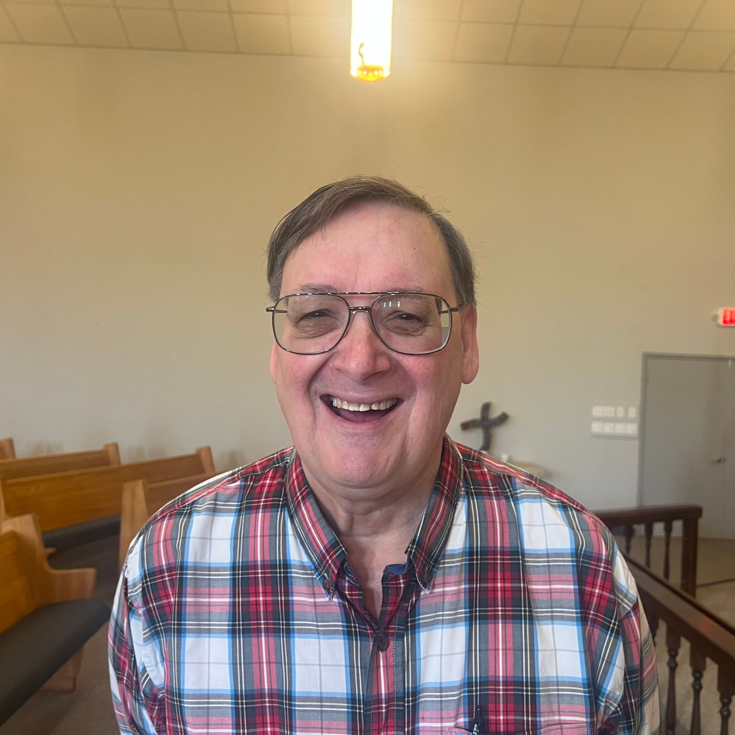 Silhouette of a person with a circular head and body, inside a light gray circle.