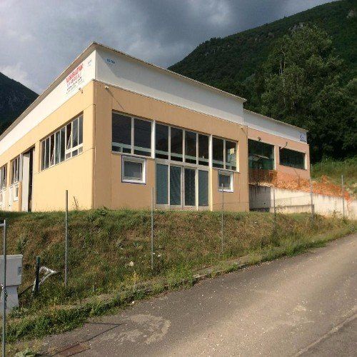 falegnameria vista da fuori