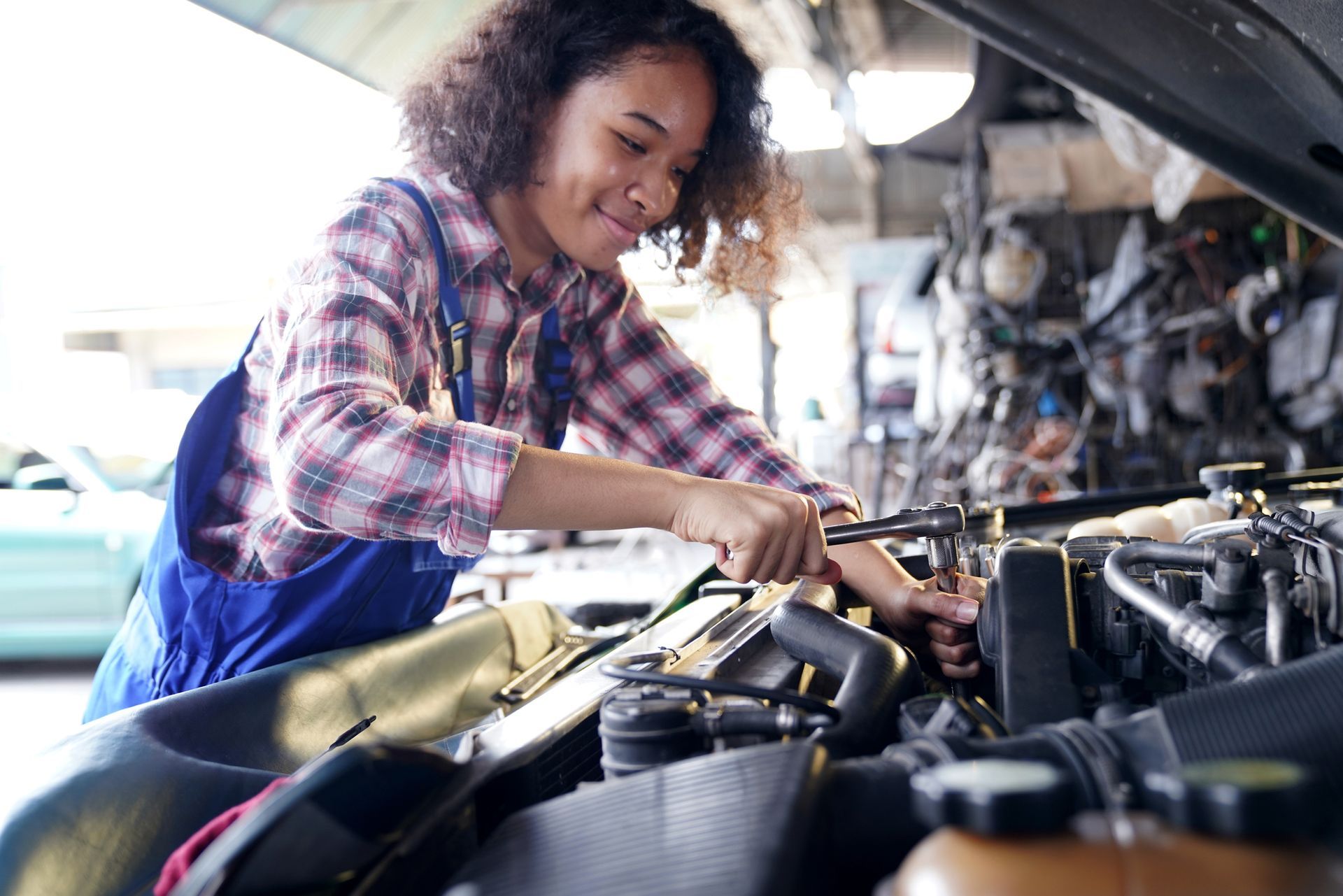 Mechanic woman fixing car engines