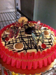 Torta decorata con farfalle