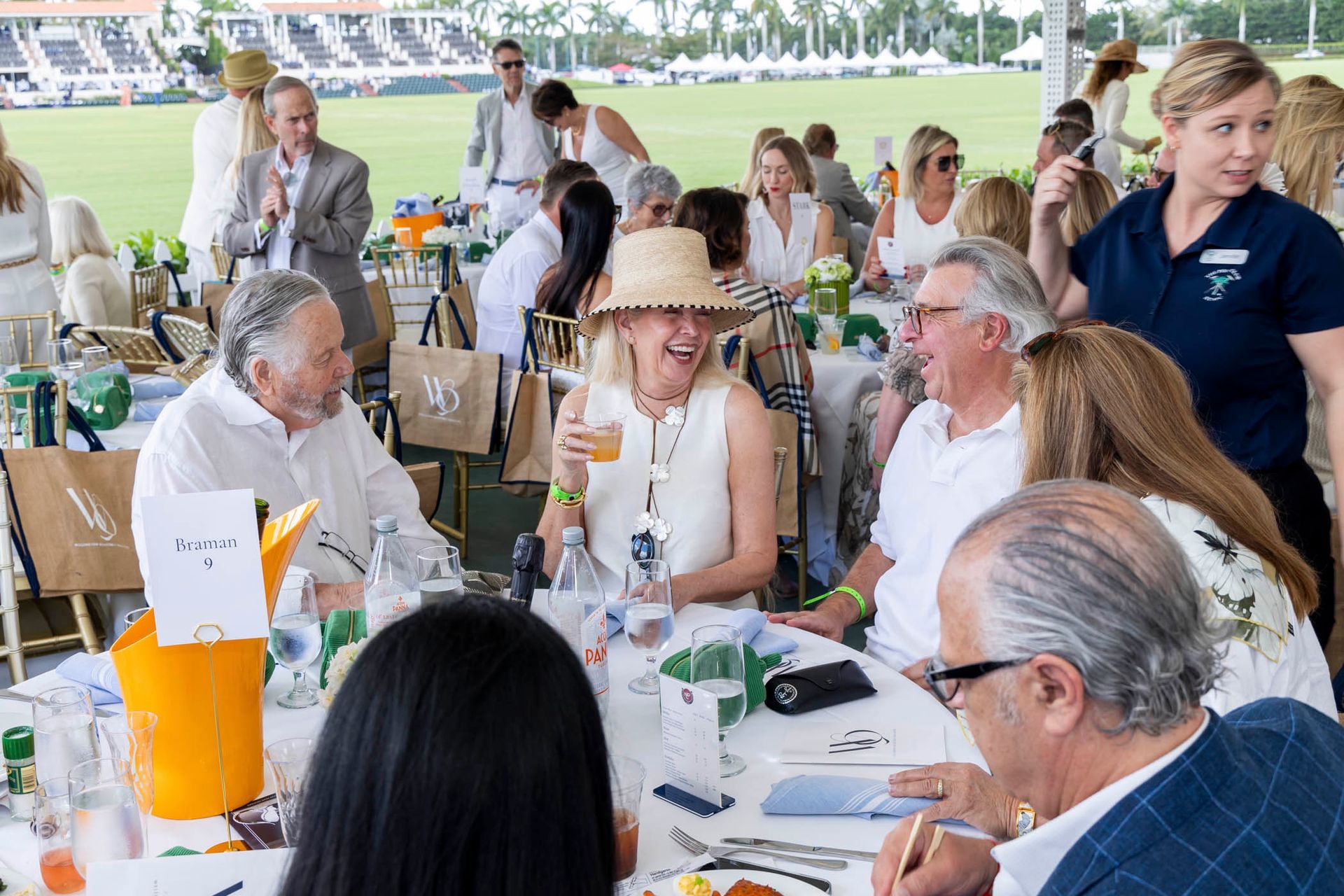 A group of people are sitting at tables in a restaurant.