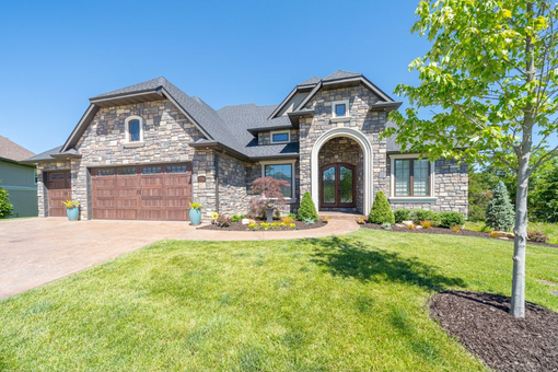 Find beautiful homes for sale in mid-Missouri with help from Realtor Tori Messenger.