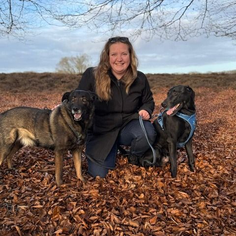 Eigenaresse Bianca Combee
Zij is Bobido Hondenuitlaatservice en Huisdierenoppas gestart in 2022. Gediplomeerd Kynologisch instructeur en Hondenactiviteitencoach. 