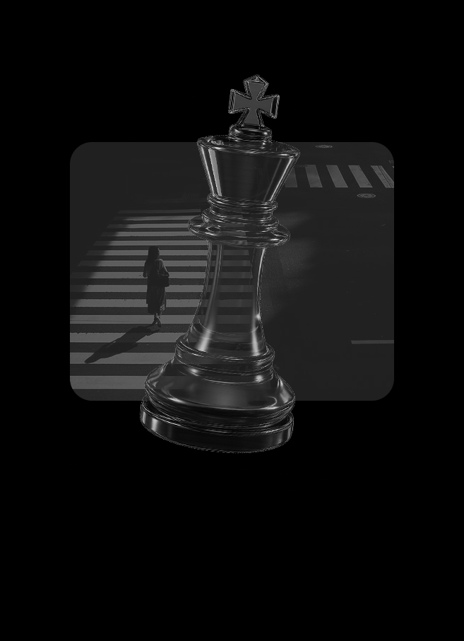 Um homem de camisa branca e calça cáqui está parado em frente a uma parede branca.