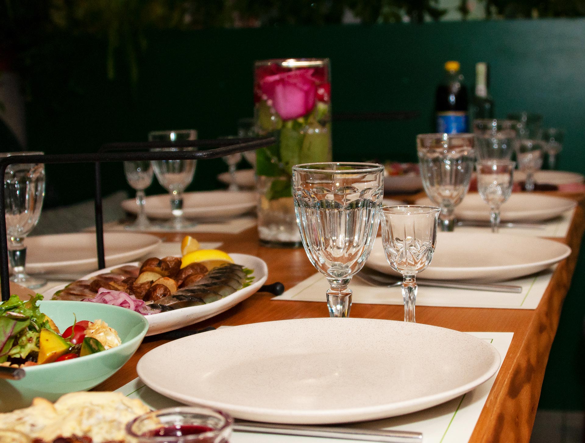 Tablewear restraunt with dishes and wine glass