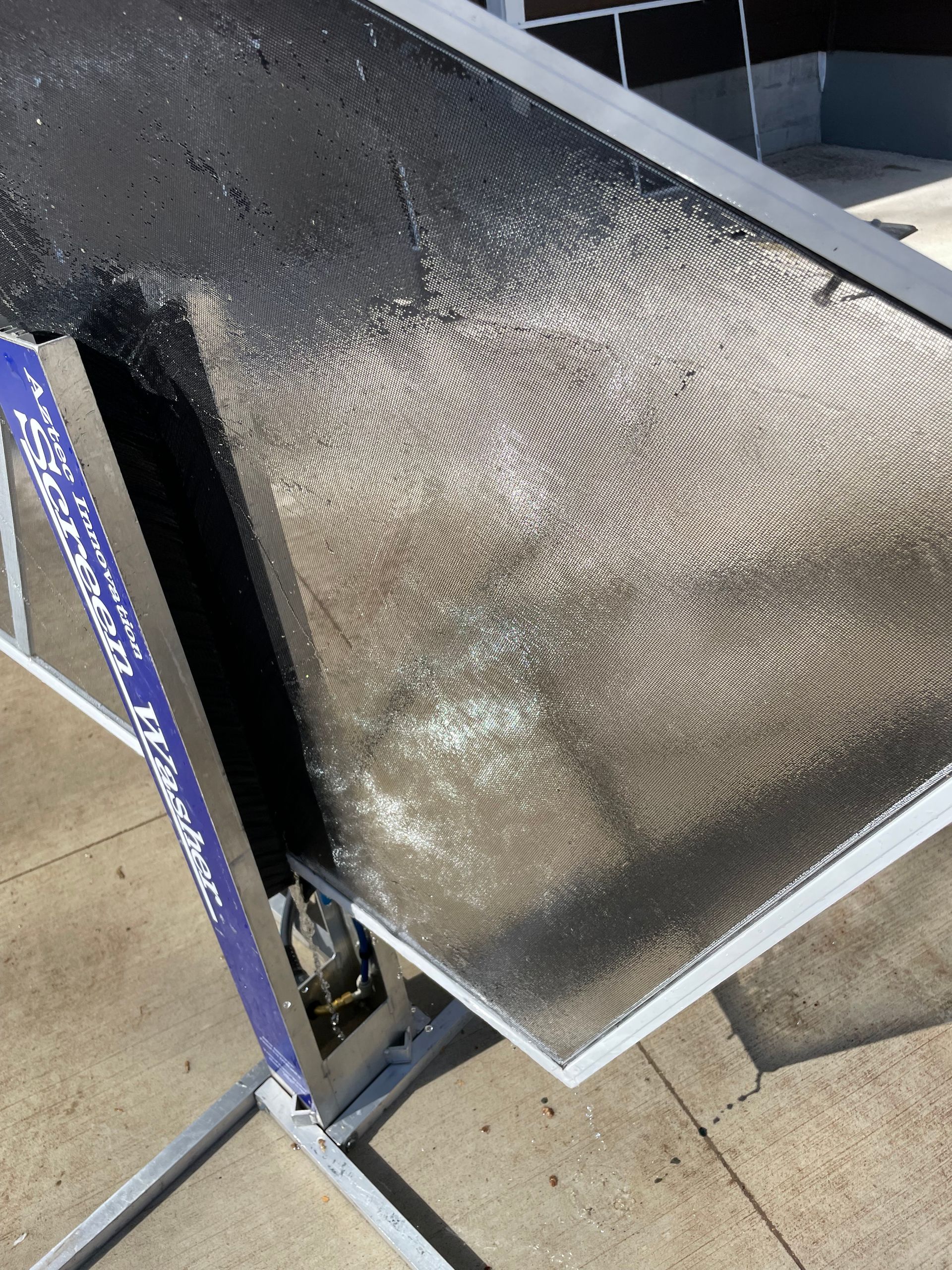 A piece of metal that says ' aluminum ' on it