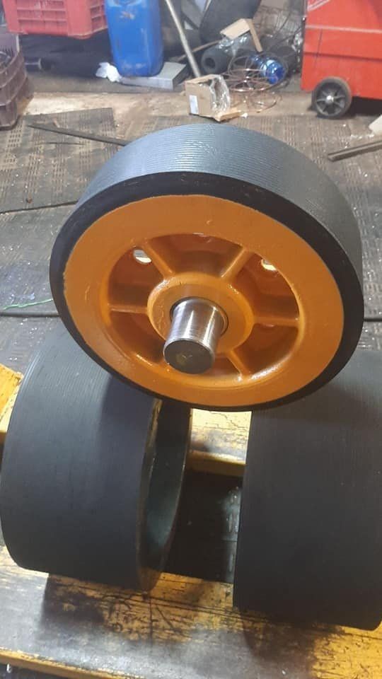 Rigenerazione della gommatura di ruote piene