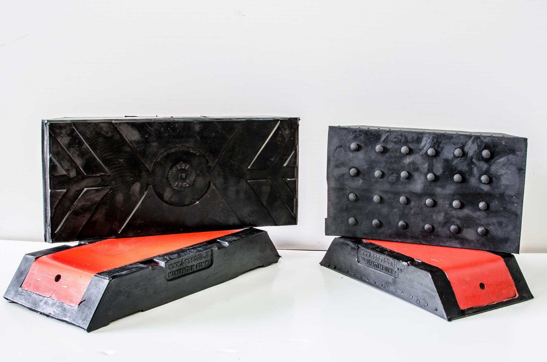 Guarnizioni, tamponi per ponti sollevatori, tamponi paracolpi, rigenerazioni smorzatori TVD