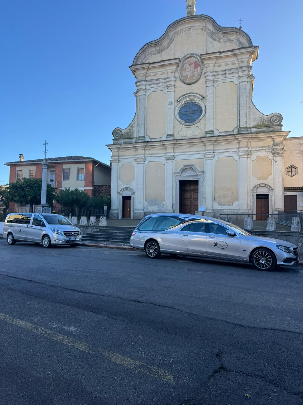 personale dell'agenzia funebre in servizio