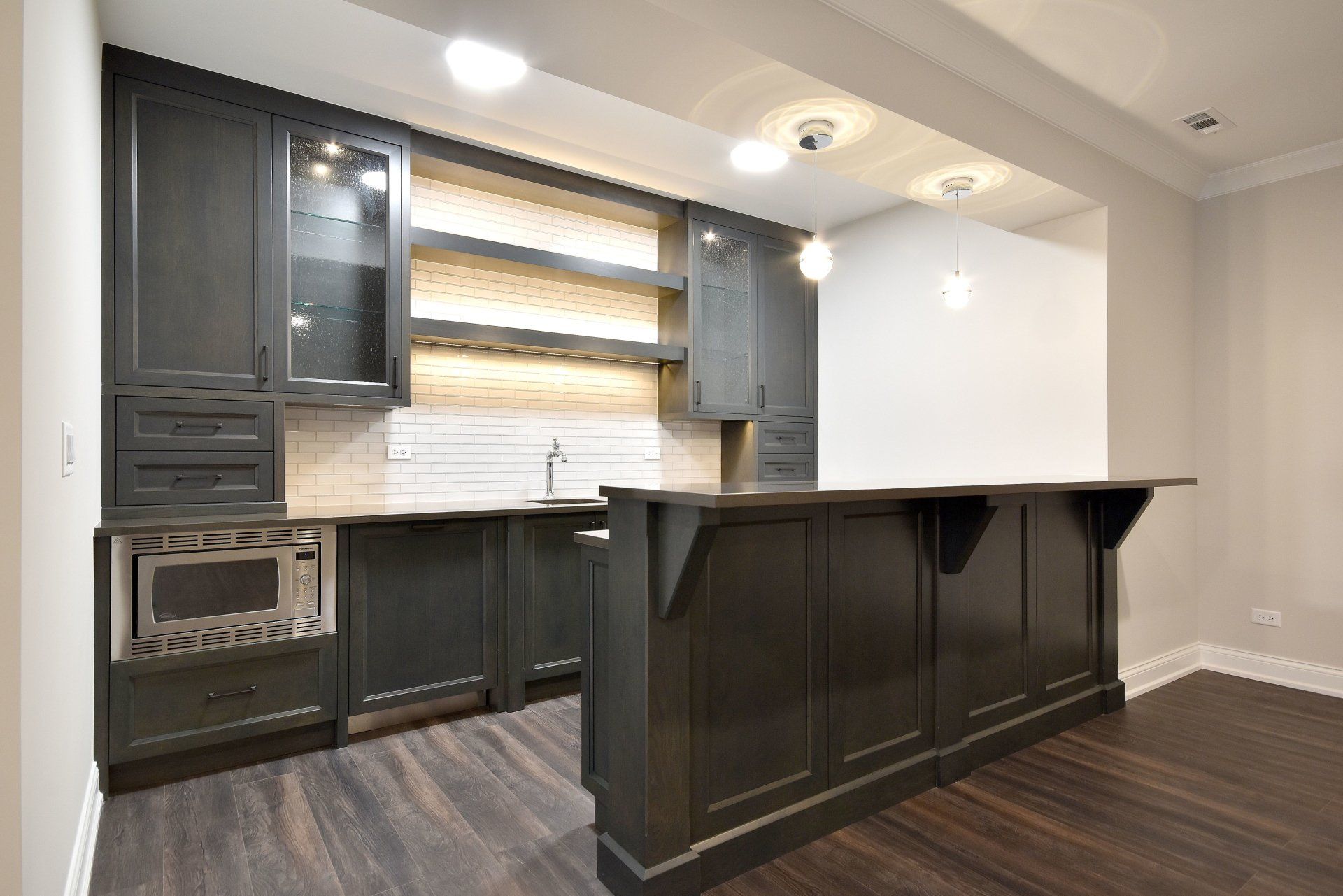 There is a bar in the middle of the kitchen.