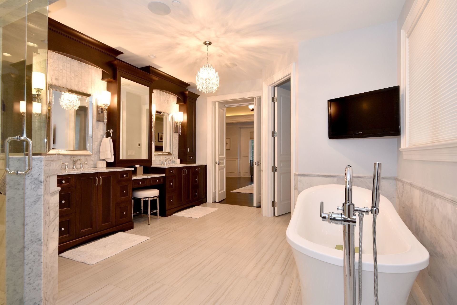 A large bathroom with two sinks and a tub