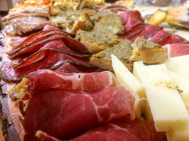 tagliere di salumi tipici umbri