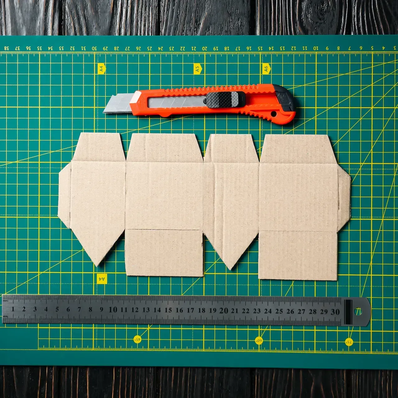 What is die cut in printing? Die cutting tools and custom-shaped business cards on a cutting mat