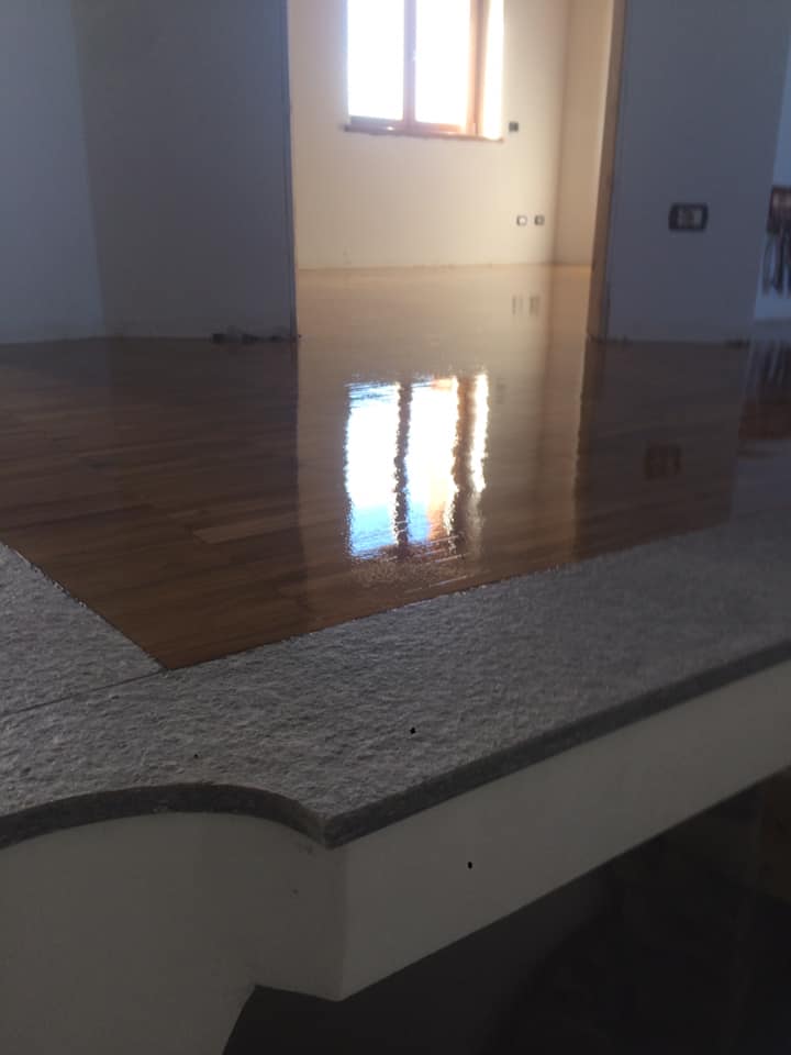 Parquet che riflette la luce