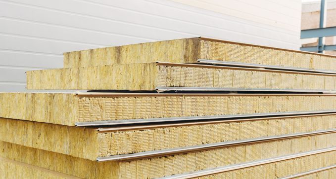 Instalación de tejados de panel sándwich a precio económico en Laviana, Asturias